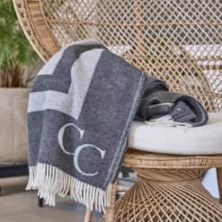 Classic Collection Monogram Wollen Plaid 130x200 Cm -Huishoudtextiel Winkel 42385 03 10 EnvironmentImage 00f483f953