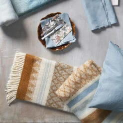 Klippan Yllefabrik Freja Wollen Plaid -Huishoudtextiel Winkel 502083 01 3 EnvironmentImage 4bfd4c539e