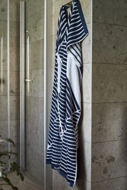 Stripes Badhanddoek 70 X 140 Cm -Huishoudtextiel Winkel 502411 01 11 EnvironmentImage 2 2388f2c6b8