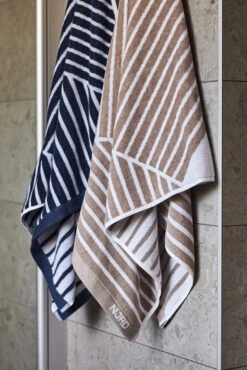 Stripes Badhanddoek 70 X 140 Cm -Huishoudtextiel Winkel 502411 01 13 EnvironmentImage 2 05d5c13307