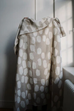 Dots Deken 140x180 Cm -Huishoudtextiel Winkel 506965 01 13 EnvironmentImage 5be4767048