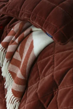 Lexington Cotton Velvet Quilted Sprei 240x260 Cm -Huishoudtextiel Winkel 512852 01 5 EnvironmentImage 5c3f28ac0a scaled
