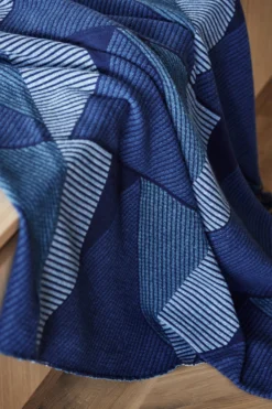 Metric Focus No. 3 Katoenen Plaid 130x185 Cm -Huishoudtextiel Winkel 512906 01 4 EnvironmentImage 92c2bf602a