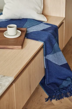 Metric Focus No. 3 Katoenen Plaid 130x185 Cm -Huishoudtextiel Winkel 512906 01 5 EnvironmentImage 13de36a394